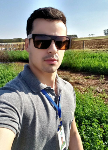 <em><strong>Javier Hernández</strong></em>